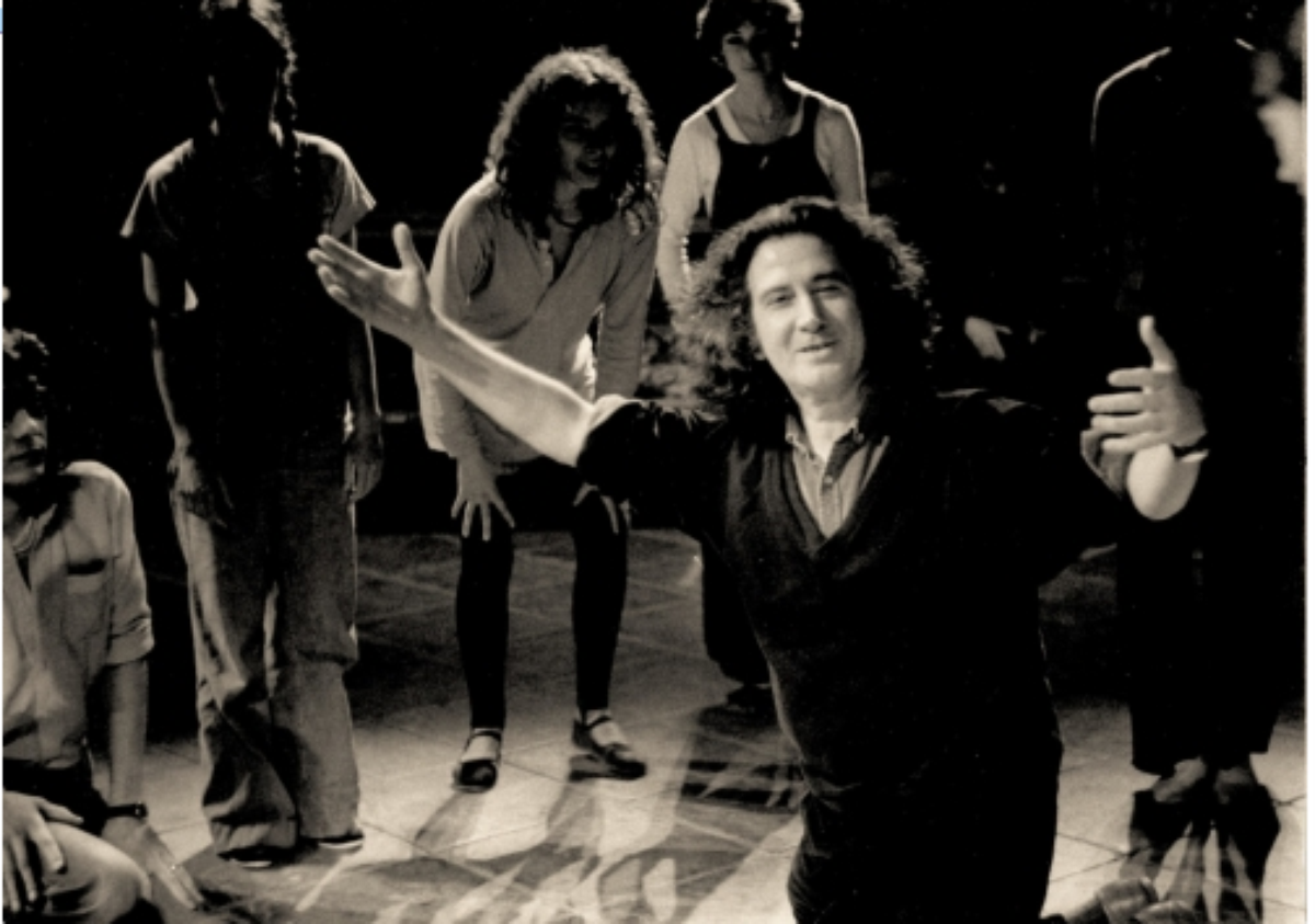 Φωτογραφία από τη δράση του Augusto Boal το 1979. Ο Boa υπήρξε ιδρυτής του θεάτρου των καταπιεσμένων μία από τις τεχνικές του οποίου είναι και το αόρατο θέατρο. 