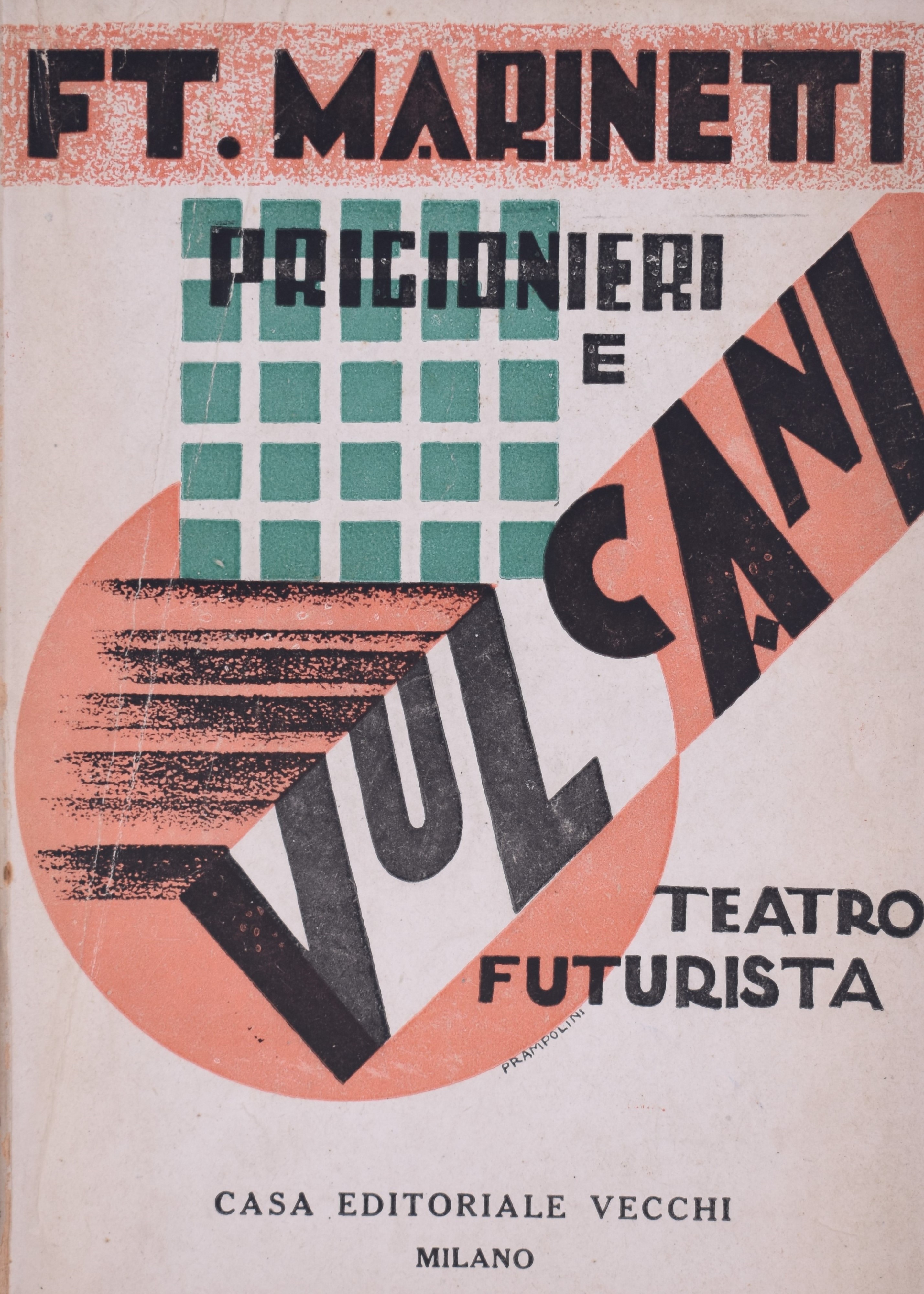 [[#Filippo Tommaso Marinetti [Φιλίππο Τομμάζο Μαρινέττι]#]], Prigionieri e vulcani: Teatro futurista con scene dinamiche (tricromie) di Enrico Prampolini e intermezzi musicali di Franco Casavola [Αιχμάλωτοι και ηφαίστεια: Φουτουριστικό θέατρο με δυναμικές σκηνές (τριχρωμίες) του Enrico Prampolini και μουσικά ιντερμέδια του Franco Casavola], πρώτη έκδοση, Μιλάνο: Vecchi, 1927. Ο τόμος τεκμηριώνει τη φουτουριστική αντίληψη του θεάτρου ως συνολικού θεάματος: κείμενο του Marinetti, σκηνική εικόνα του Prampolini και μουσική του [[#Franco Casavola [Φράνκο Καζαβόλα]#]] σε ενιαία σύλληψη.