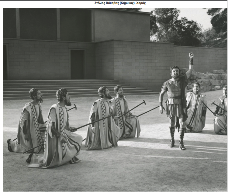 Φωτογραφία από την παράσταση Ορέστεια (1959) του Εθνικού Θεάτρου, σε σκηνοθεσία [[#Δημήτρη Ροντήρη#]], στο αρχαίο θέατρο της Επιδαύρου.