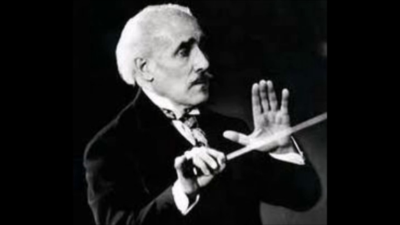 Ο αρχιμουσικός Arturo Toscanini διευθύνει τη [[#Residentie Orkest [Φιλαρμονική Ορχήστρα της Χάγης]#]]το 1938.