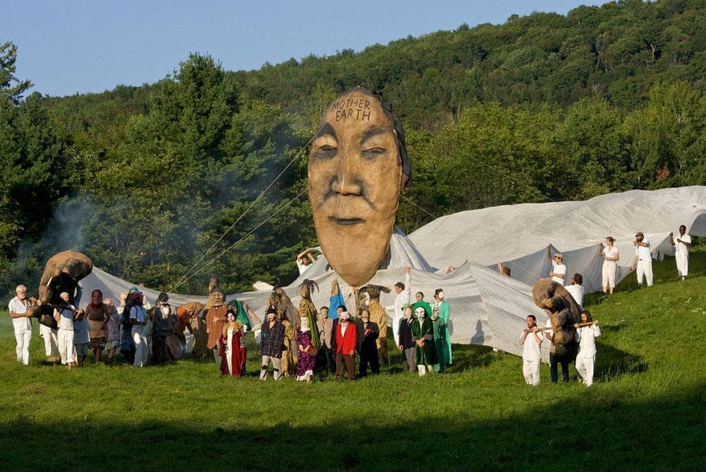 Πομπή του Bread and Puppet Theater στο Βερμόντ.