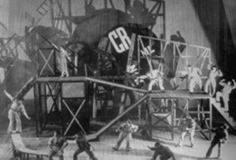 Στιγμιότυπο&nbsp;της παράστασης Ο μεγαλόψυχος κερατάς [Le cocu magnifique] του [[#Fernand Crommelynck [Φερνάν Κρομμελάνκ]#]], κατά την οποία εφαρμόστηκε για πρώτη φορά η βιο-μηχανική μέθοδος υποκριτικής. Σκηνοθεσία: Βσέβολοντ Εμίλιεβιτς Μέγιερχολντ, σκηνικά: [[#Λιουμπόβ Σεργκέεβνα&nbsp;Ποπόβα [Liubov Sergeevna Popova]#]], Μόσχα (1922).