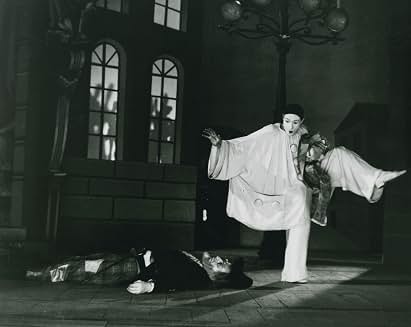 Στιγμιότυπο των Jean-Louis Barrault και Étienne Decroux από την ταινία Les Enfants du Paradis [Τα παιδιά του Παραδείσου], σε σενάριο του [[#Jacques Prévert [Ζακ Πρεβέρ]#]] και σκηνοθεσία του [[#Marcel Carné [Μαρσέλ Καρνέ]#]] (1945). 